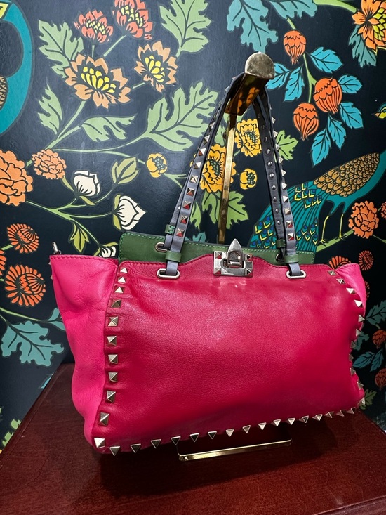 Valentino Garavani Rockstud Trapeze Crossbody Tri-Color Leather Flip Lock (C7) - Picture 6 of 17